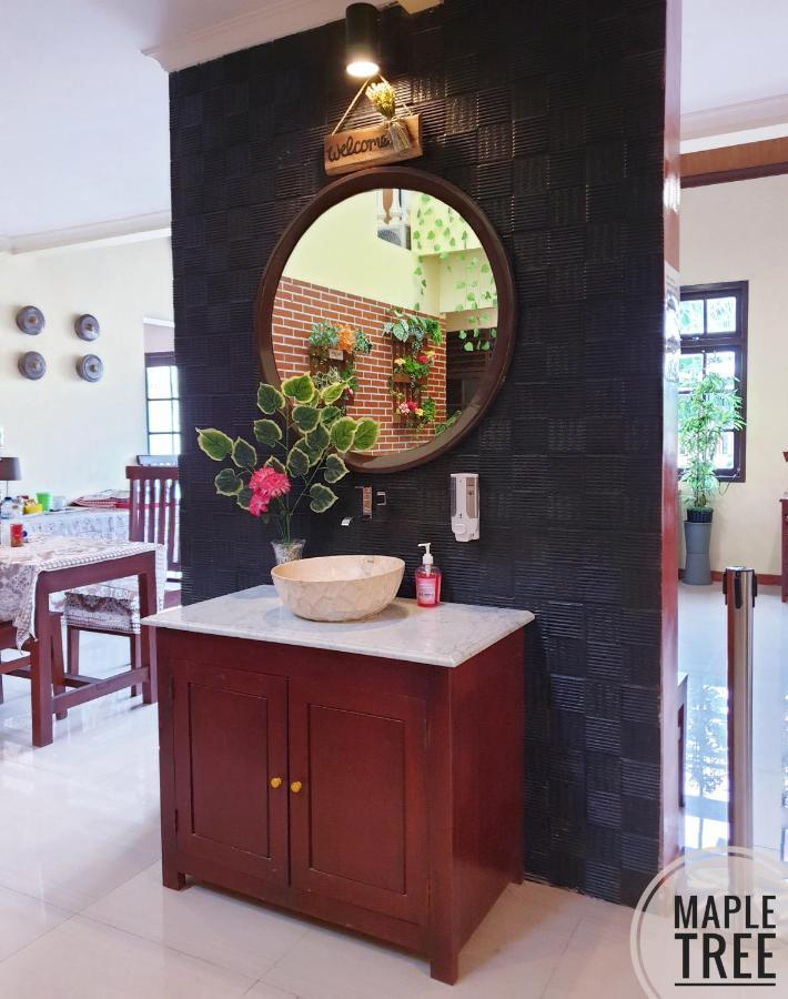 Maple Tree Homestay Maguwo Exterior foto