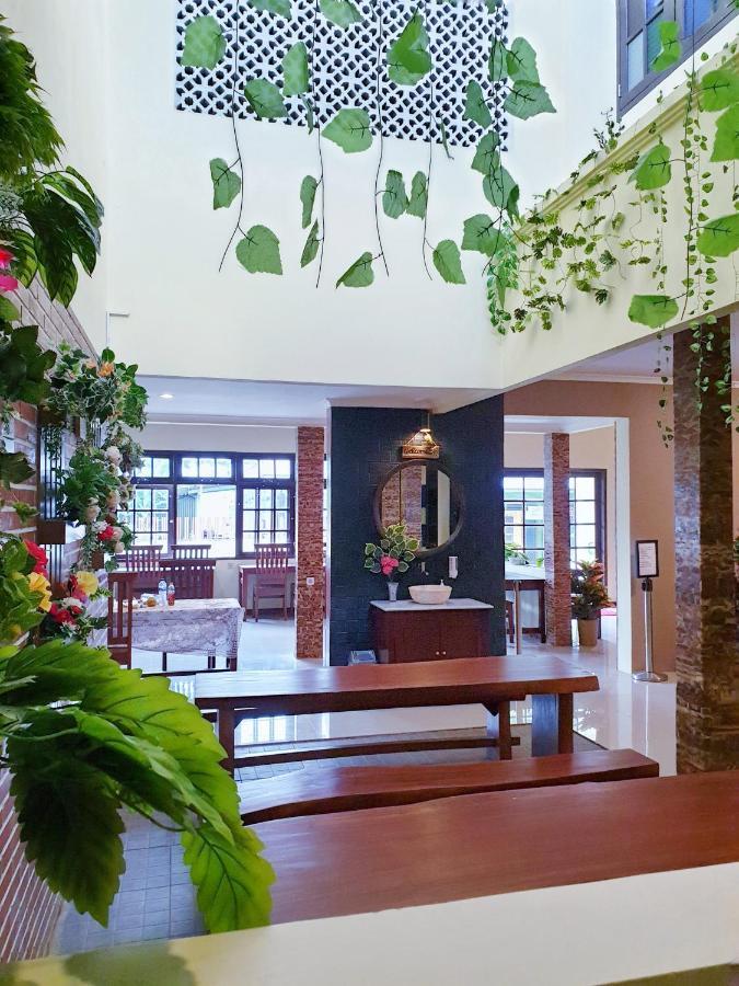 Maple Tree Homestay Maguwo Exterior foto